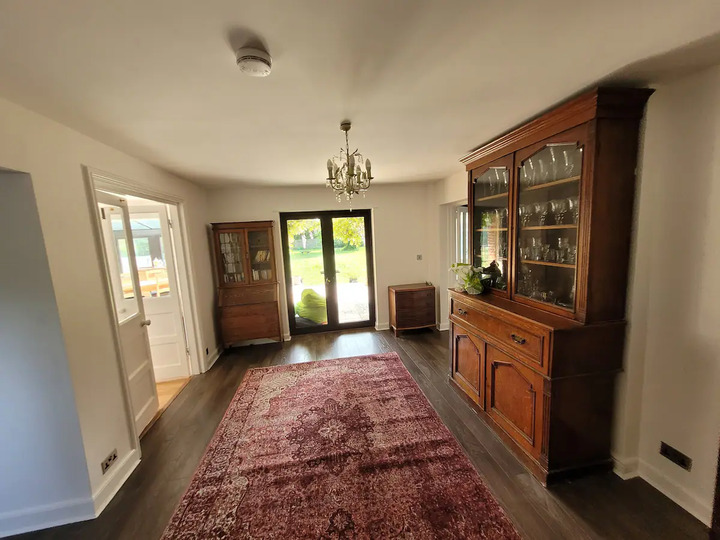 8 Bedroom Family Home In Farnborough